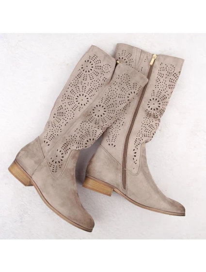 Dámské semišové zateplené ažurové boty khaki Potocki model 22014954 Dámské semišové zateplené ažurové boty khaki Potocki model 22014954