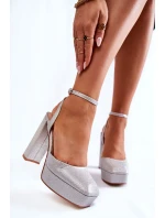 Dámské sandály třpytivé na podpatku stříbrne model 21596991 - Boto Dámské sandály třpytivé na podpatku stříbrne model 21596991 - Boto