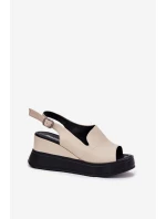 Kožené dámské sandály na klínu model 21697572 béžové - Artiker