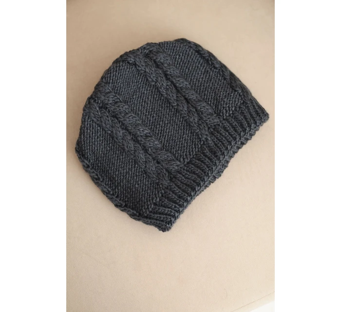 Dámská zimní čepice z vlny s copánkovým vzorem K452 grafitová