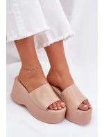 Dámské Pantofle Na Platformě A Klínu Béžové model 21687188 - Boto Dámské Pantofle Na Platformě A Klínu Béžové model 21687188 - Boto