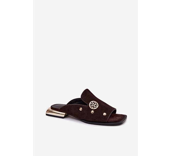 Semišové pantofle s zlatými ozdobami D&A model 22100293 Čokoládové - S.Barski Semišové pantofle s zlatými ozdobami D&A model 22100293 Čokoládové - S.Barski