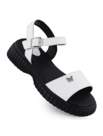 Dámské kožené sandály na hrubé podrážce s motýlím vzorem bílé Filippo DS6811 Dámské kožené sandály na hrubé podrážce s motýlím vzorem bílé Filippo DS6811