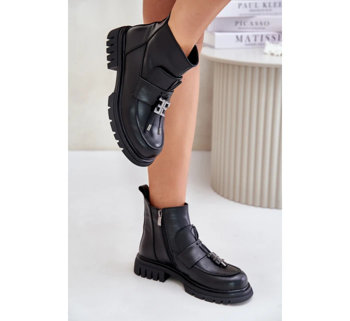 Kožené Kotníkové Boty Na Plochém Podpatku S Dekorací Zateplené Černé model 21675527 - EVENTO Kožené Kotníkové Boty Na Plochém Podpatku S Dekorací Zateplené Černé model 21675527 - EVENTO