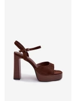 Dámské sandály na podpatku a platformě z eko semiše čokoládové model 21943409 - Boto