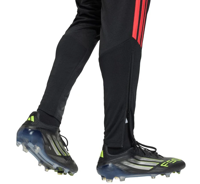 Pánské tréninkové kalhoty adidas Tiro 26 League černá/červená JY7111 Pánské tréninkové kalhoty adidas Tiro 26 League černá/červená JY7111