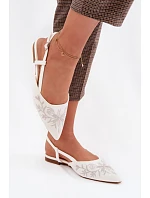 Dámské sandály s výšivkou na ploché bílé model 22039773 - Boto