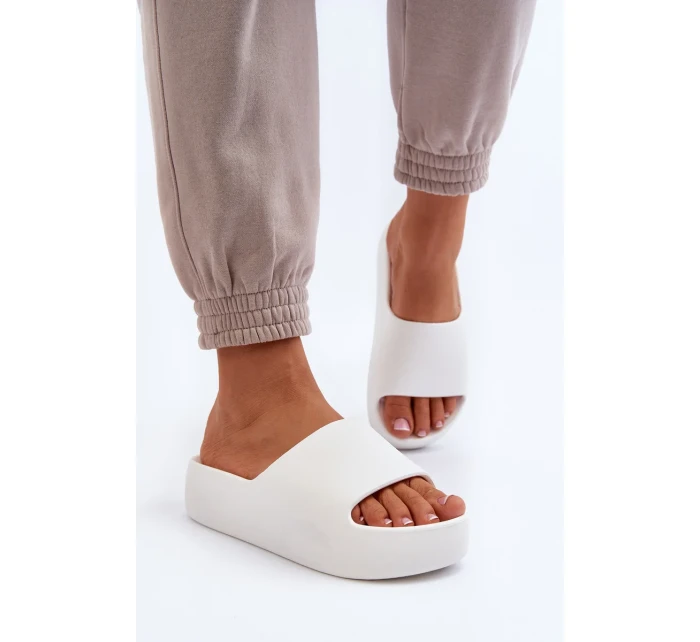 Dámské pantofle se silnou podrážkou bílé Oreithano