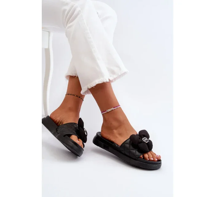 Dámské pantofle se zdobením na nízké platformě, černá cedrella Dámské pantofle se zdobením na nízké platformě, černá cedrella