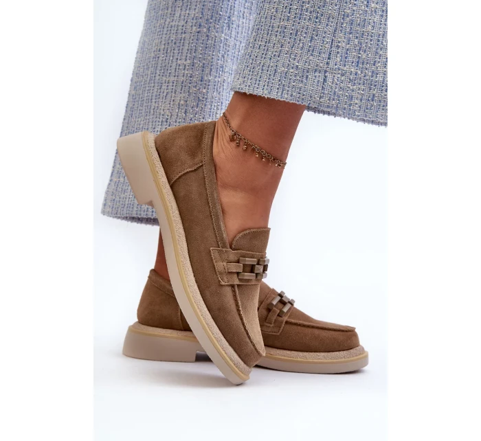 Dámské semišové mokasíny na plochém podpatku s ozdobou D&A Brown Dámské semišové mokasíny na plochém podpatku s ozdobou D&A Brown