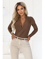 Stylové dámské body s výstřihem – barva mokka hnědá model 22353499 - numoco Stylové dámské body s výstřihem – barva mokka hnědá model 22353499 - numoco