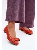 Kožené baleríny s mašlí model 22133508 Oranžové - Maciejka