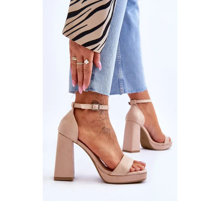 Módní semišové sandály na čtvercovém podpatku Béžové Merila Módní semišové sandály na čtvercovém podpatku Béžové Merila
