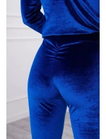 Velurová souprava s řasením na zadní straně chrpově modrá