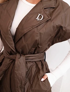 Dámská prošívaná vesta s páskem a širokým límcem hnědá