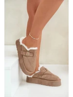Dámské pantofle na silné podrážce s kožíškem a sponou tmavě béžové model 21677937 - Boto Dámské pantofle na silné podrážce s kožíškem a sponou tmavě béžové model 21677937 - Boto