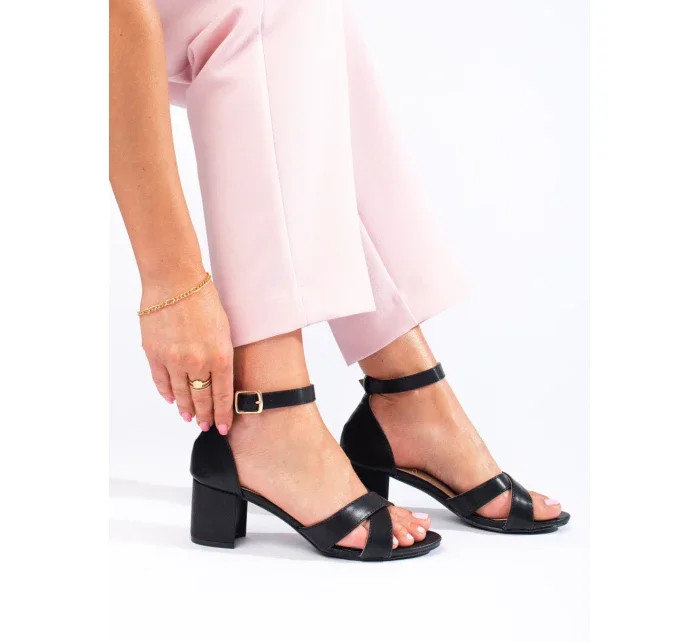 Pěkné černé dámské  sandály na širokém podpatku