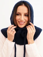 Dámská čepice s kapucí a pleteným copem granátová