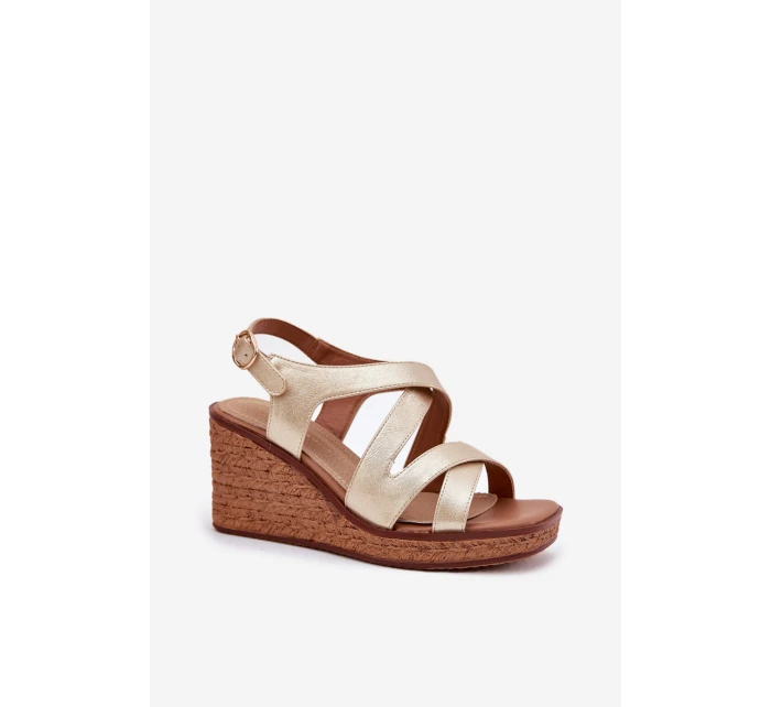 Dámské sandály na klínu model 21694686 zlaté - SERGIO LEONE