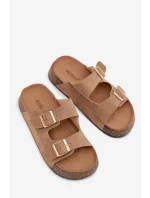 Dámské pantofle na korkové platformě se zlatými sponami tmavě béžové model 21919279 - EVENTO Dámské pantofle na korkové platformě se zlatými sponami tmavě béžové model 21919279 - EVENTO