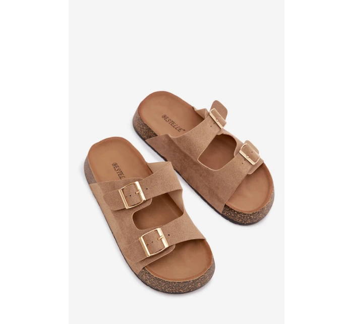 Dámské pantofle na korkové platformě se zlatými sponami tmavě béžové model 21919279 - EVENTO Dámské pantofle na korkové platformě se zlatými sponami tmavě béžové model 21919279 - EVENTO