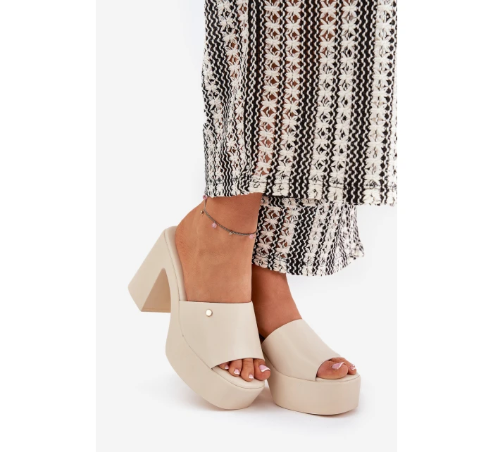 Dámské sandály z eko kůže na podpatku a platformě světle béžové Tamirella Dámské sandály z eko kůže na podpatku a platformě světle béžové Tamirella