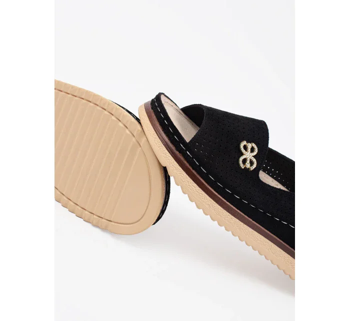 Stylové dámské sandály černé na plochém podpatku Stylové dámské sandály černé na plochém podpatku