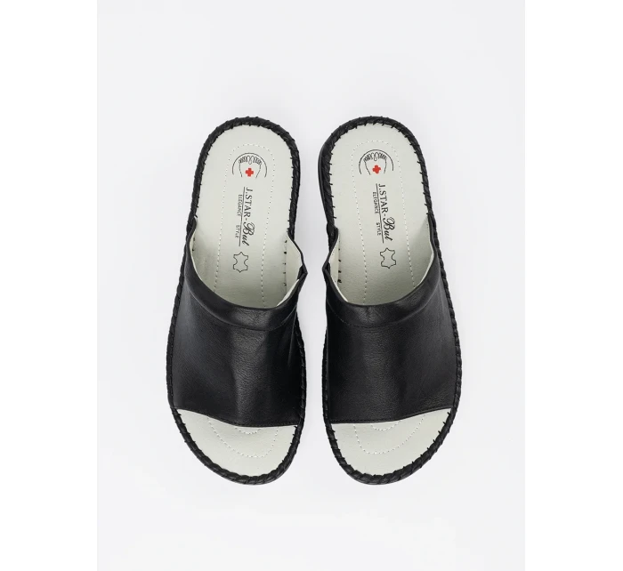 Moderní dámské nazouváky černé na plochém podpatku Moderní dámské nazouváky černé na plochém podpatku