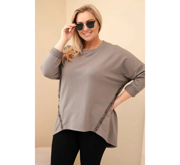 Dámská blůza Plus Size bavlněná s model 21837240 rukávem a lampasem v leopardím vzoru fango - K-Fashion