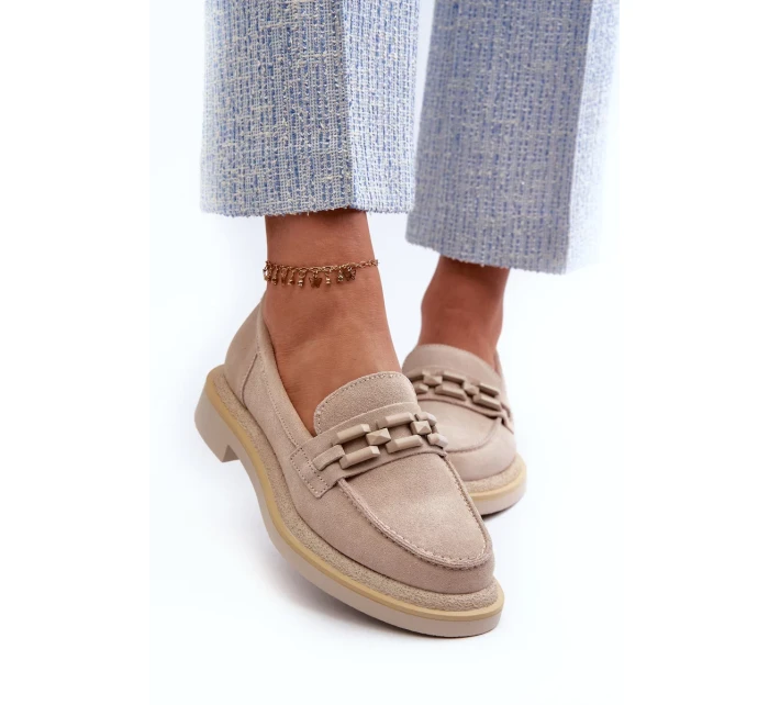 Dámské semišové mokasíny na plochém podpatku s ozdobou D&A béžová Dámské semišové mokasíny na plochém podpatku s ozdobou D&A béžová