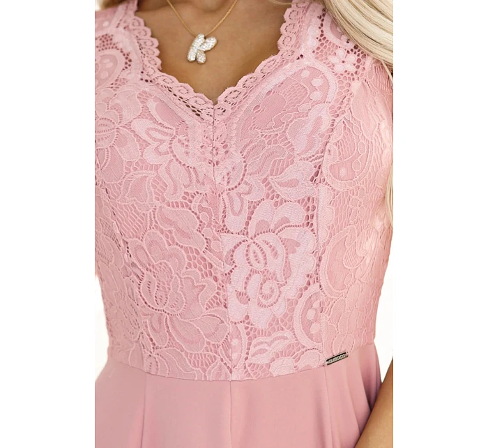 Dámské dlouhé krajkové šaty model 22074821 AMBER pudrově růžové - numoco