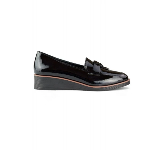 Dámské lakované polobotky na podpatku černé 24-58266B