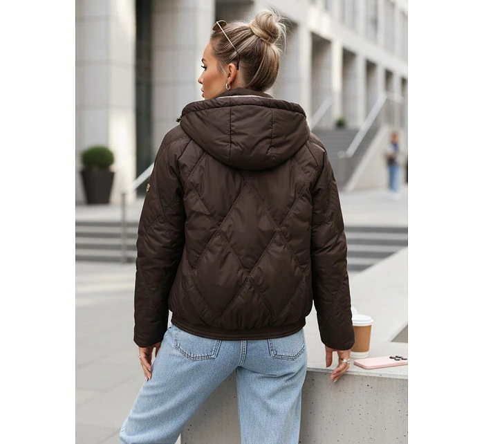 Kurtka damska przejściowa pikowana z kapturem brązowa model 22102049 - FashionStreet Kurtka damska przejściowa pikowana z kapturem brązowa model 22102049 - FashionStreet