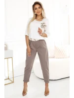 Pohodlná halenka s květinovou aplikací na  ECRU model 21729080 - numoco basic