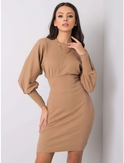 RUE PARIS Tmavě béžové model 15866597 šaty - FPrice RUE PARIS Tmavě béžové model 15866597 šaty - FPrice