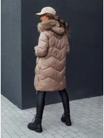 Dámská prošívaná zimní bunda z umělé kožešiny s kapucí camel model 21979752 - Dstreet