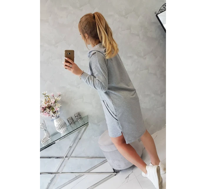 Neomezené šedé šaty Neomezené šedé šaty