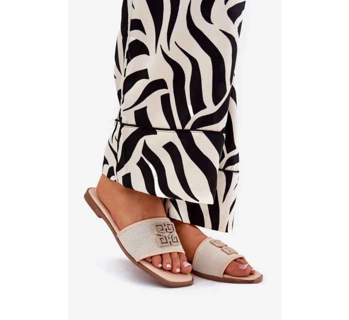 Elegantní Dámské Pantofle S Dekorací Na Plochém Podpatku Béžové model 21685546 - Boto Elegantní Dámské Pantofle S Dekorací Na Plochém Podpatku Béžové model 21685546 - Boto