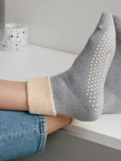 Dámské ponožky s protiskluzovou úpravou ABS 126