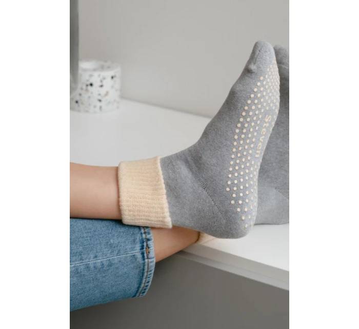 Dámské ponožky s protiskluzovou úpravou ABS 126