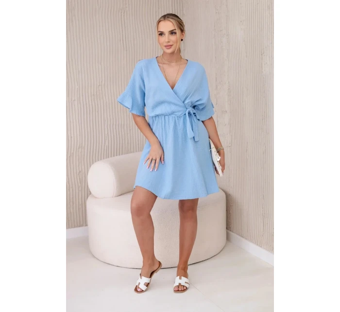 Mušelínové šaty s pasem modrý