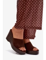 pantofle na platformě čokoládové model 21919265 - Boto