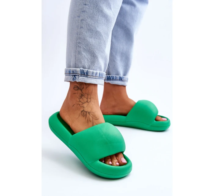 Dámské lehké pěnové pantofle na platformě model 21618541 - Boto Dámské lehké pěnové pantofle na platformě model 21618541 - Boto