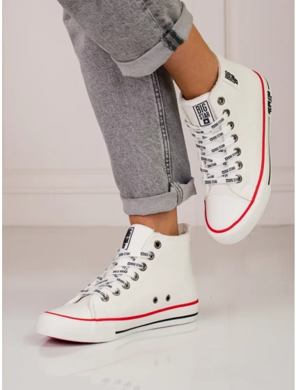 Krásné dámské bílé tenisky bez podpatku Krásné dámské bílé tenisky bez podpatku