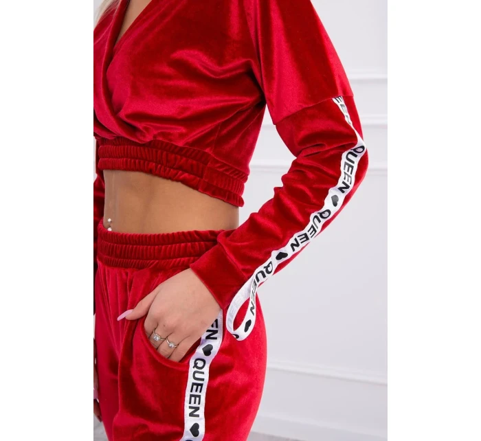 Velurová souprava s nápisem Queen red