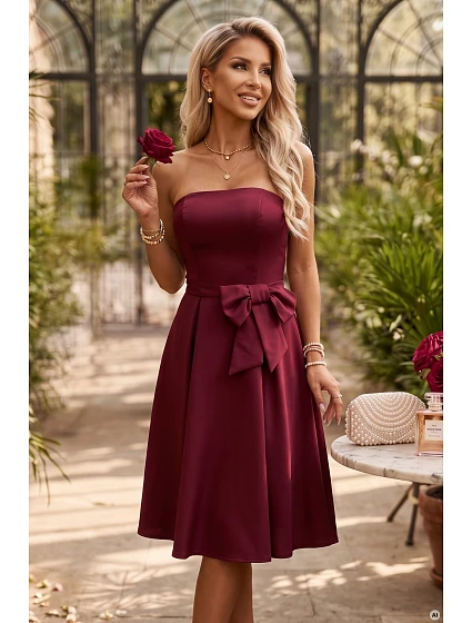 692-3 NAYA – elegantní midi šaty bez ramínek ve stylu korzetu s mašlí – bordó 692-3 NAYA – elegantní midi šaty bez ramínek ve stylu korzetu s mašlí – bordó