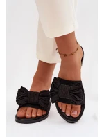 Dámské pantofle na nízkém podpatku s mašlí Černé model 21943318 - Boto