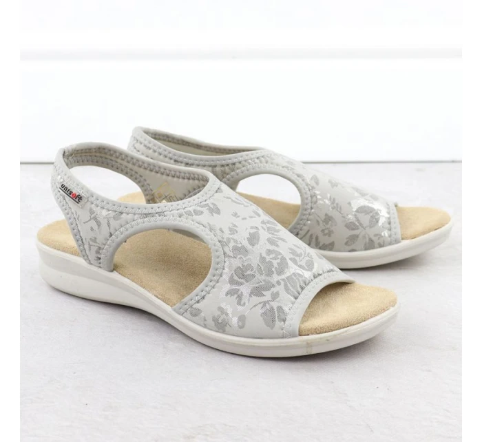 Dámské elastické květinové sandály šedé barvy model 21904744 - Unisoft Dámské elastické květinové sandály šedé barvy model 21904744 - Unisoft