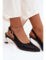 Kožené dámské sandály na podpatku model 22122620 Černé - VINCEZA