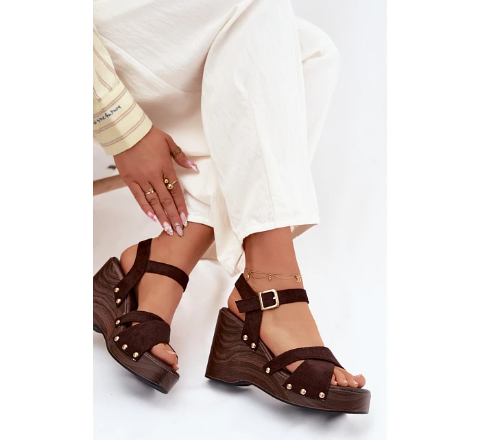 Dámské sandály na platformě se zlatými přezkami Čokoládové model 22122855 - Boto